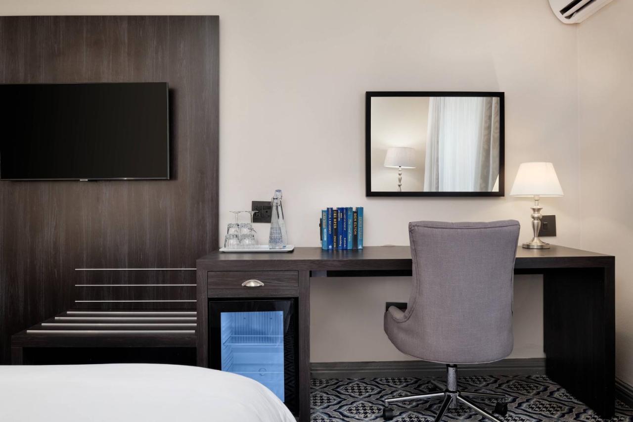Protea Hotel By Marriott Johannesburg Balalaika Sandton Eksteriør bilde
