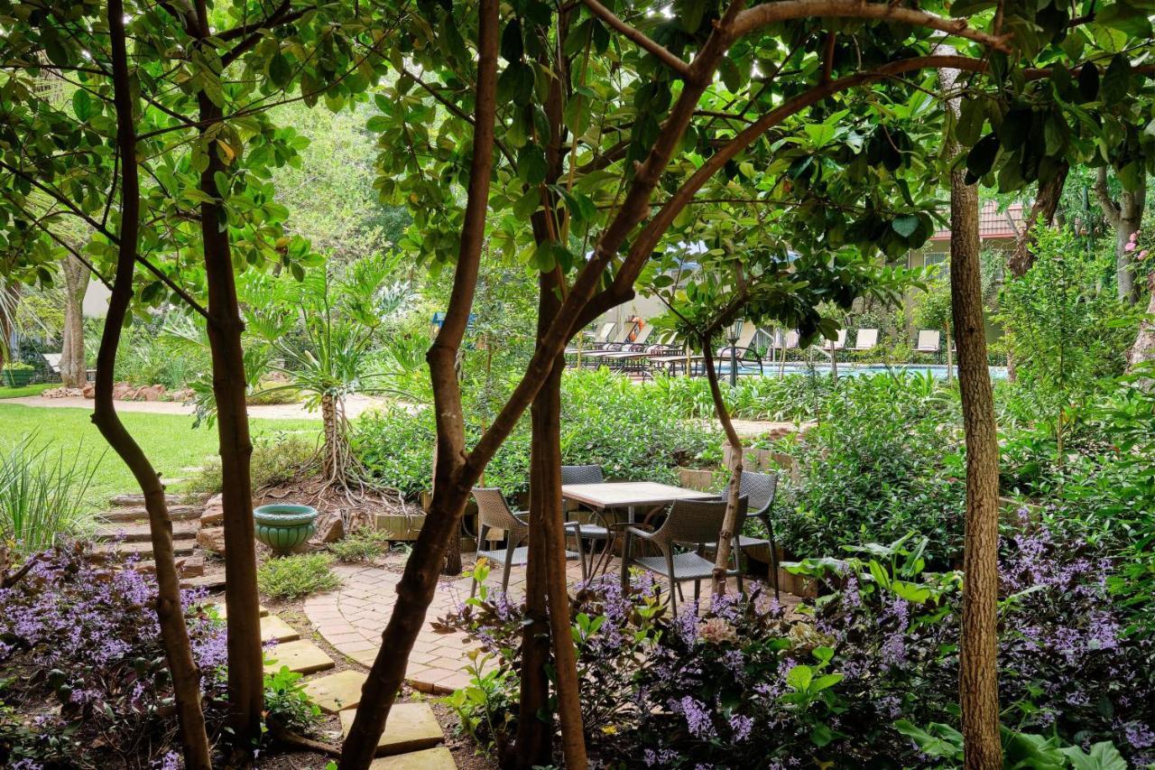 Protea Hotel By Marriott Johannesburg Balalaika Sandton Eksteriør bilde