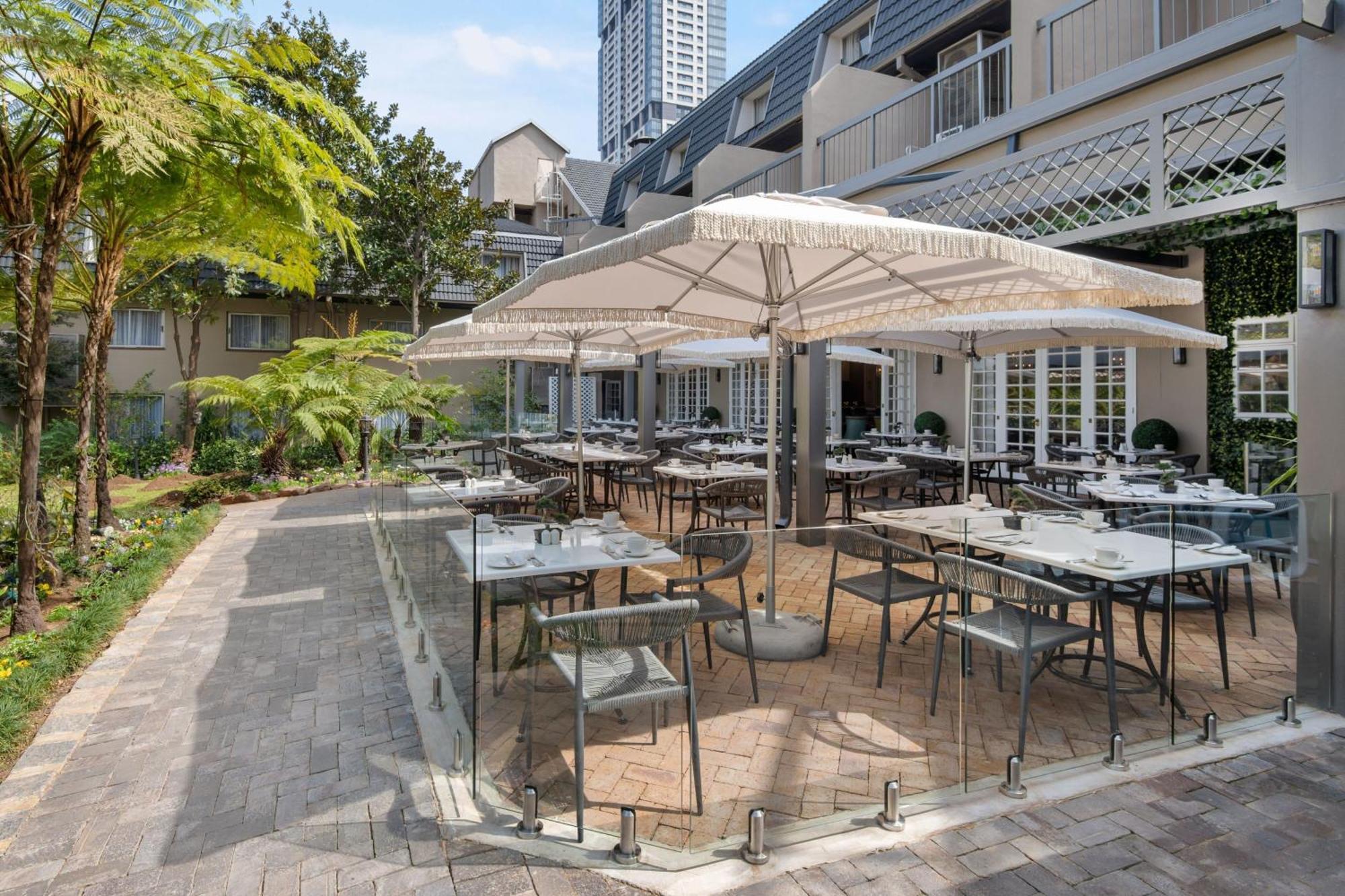 Protea Hotel By Marriott Johannesburg Balalaika Sandton Eksteriør bilde