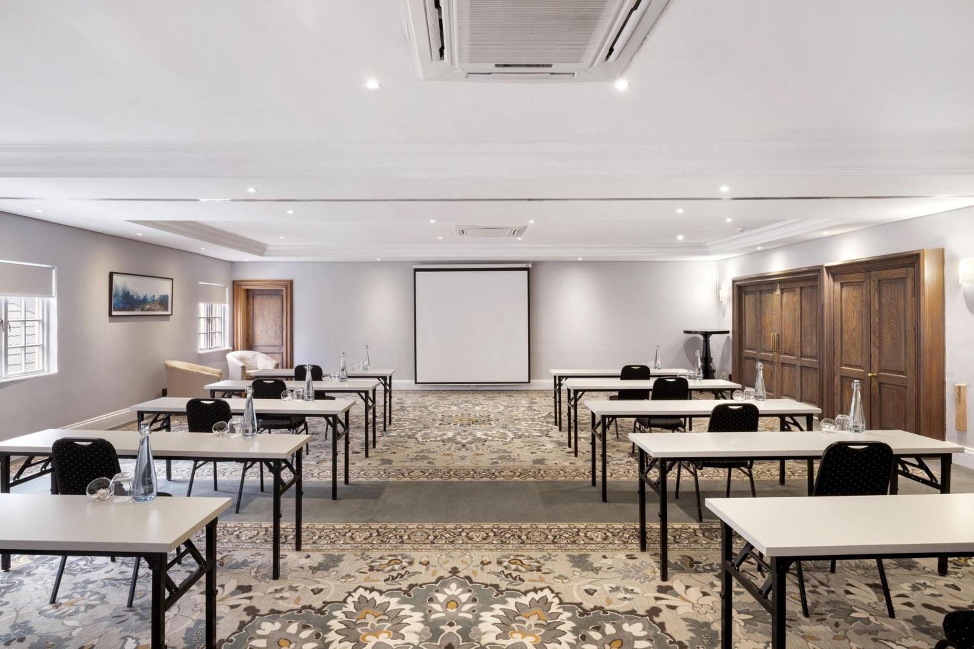 Protea Hotel By Marriott Johannesburg Balalaika Sandton Eksteriør bilde
