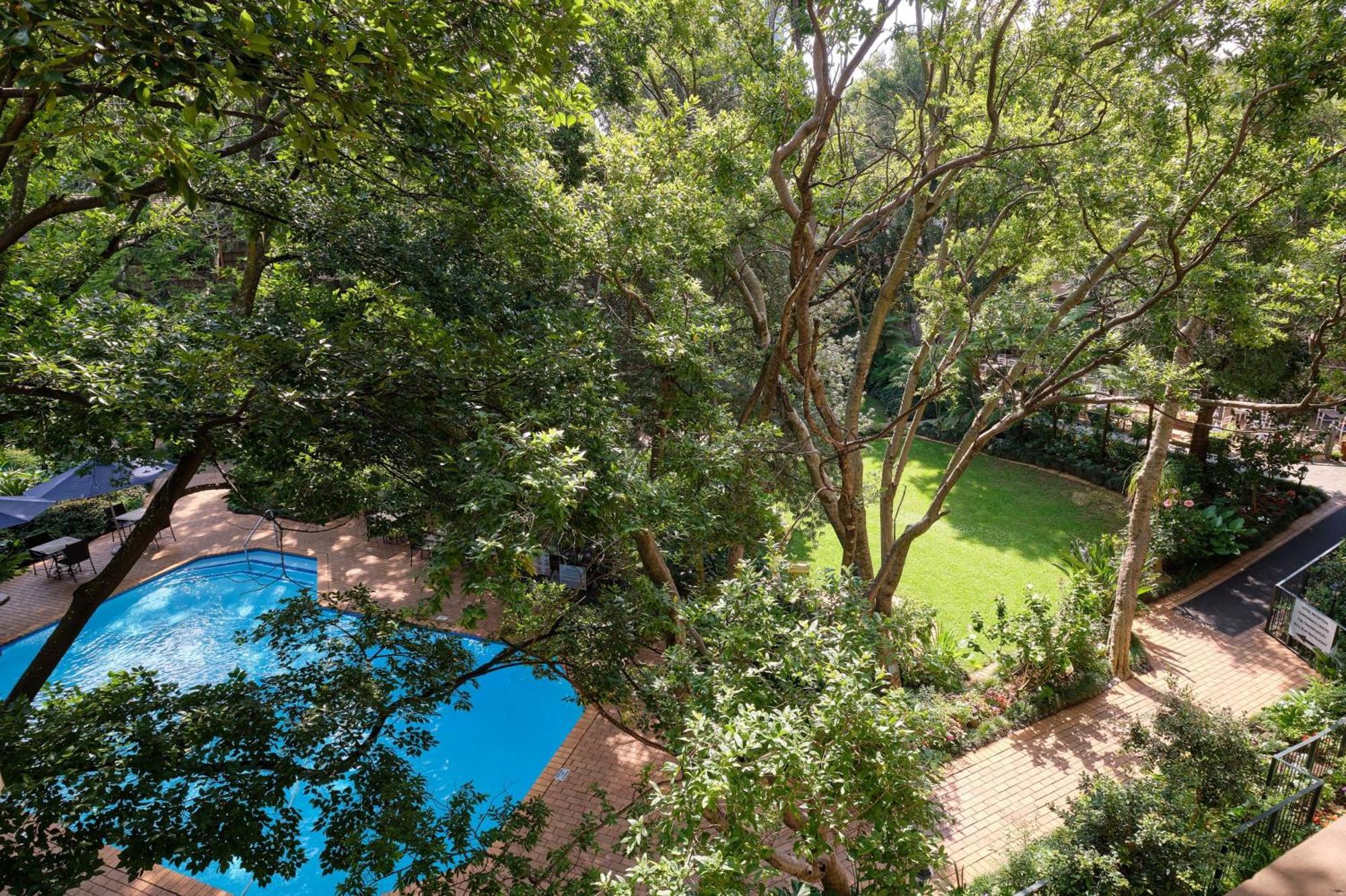 Protea Hotel By Marriott Johannesburg Balalaika Sandton Eksteriør bilde