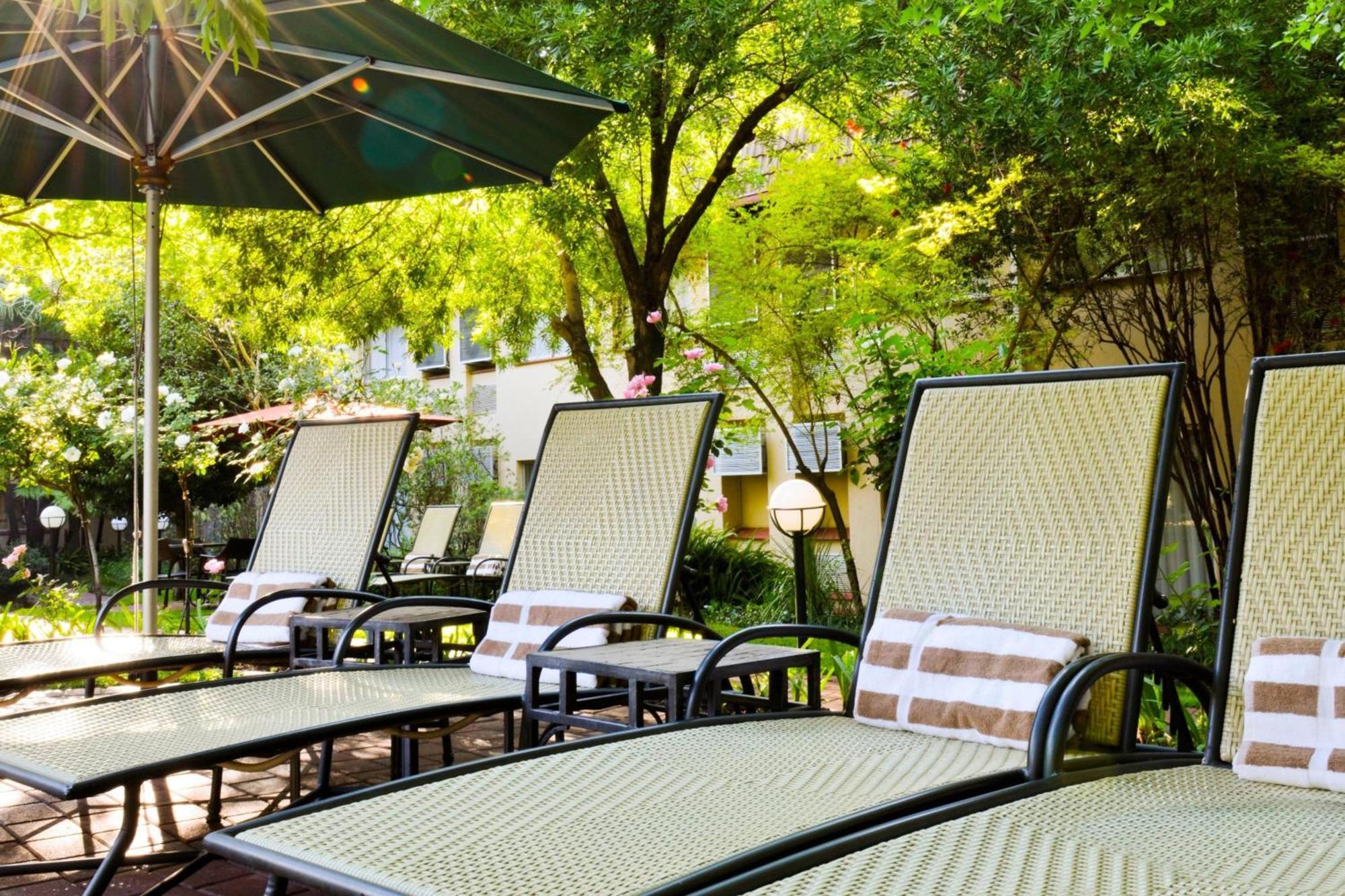 Protea Hotel By Marriott Johannesburg Balalaika Sandton Eksteriør bilde